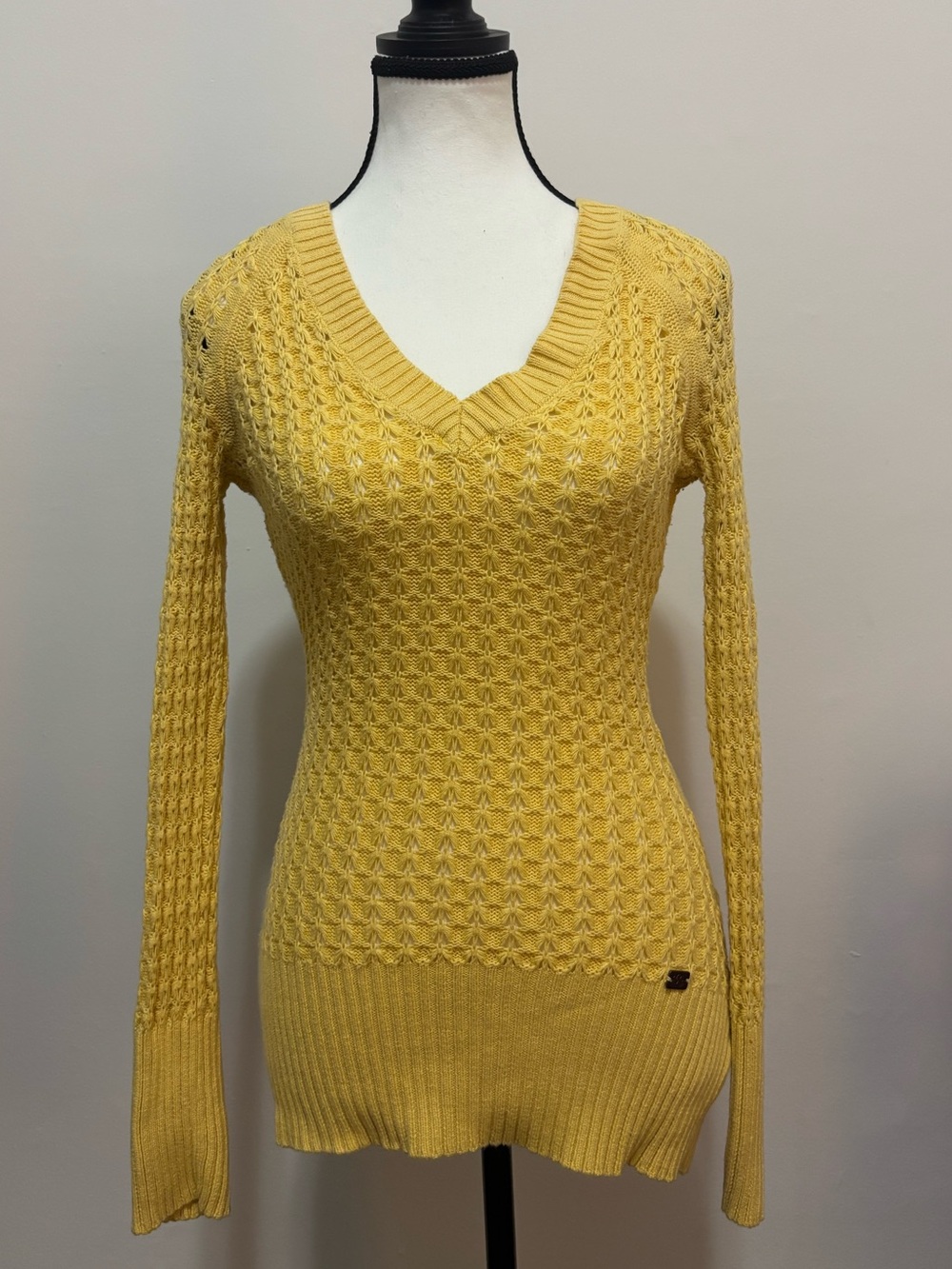 guess women’s large yellow knit sweater v neck
